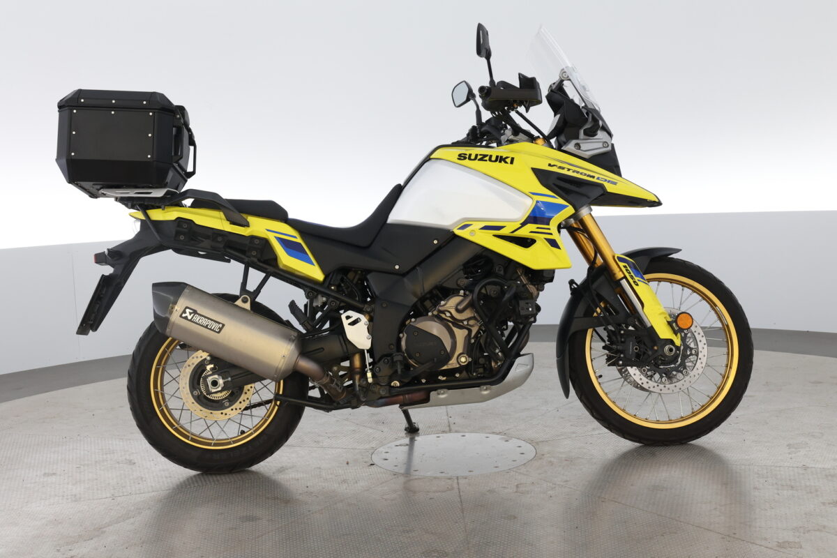 SUZUKI DL 1050 V-Strom - Meiltä uutena myyty - Täydellinen huoltohistoria - Akrapovic-slipari