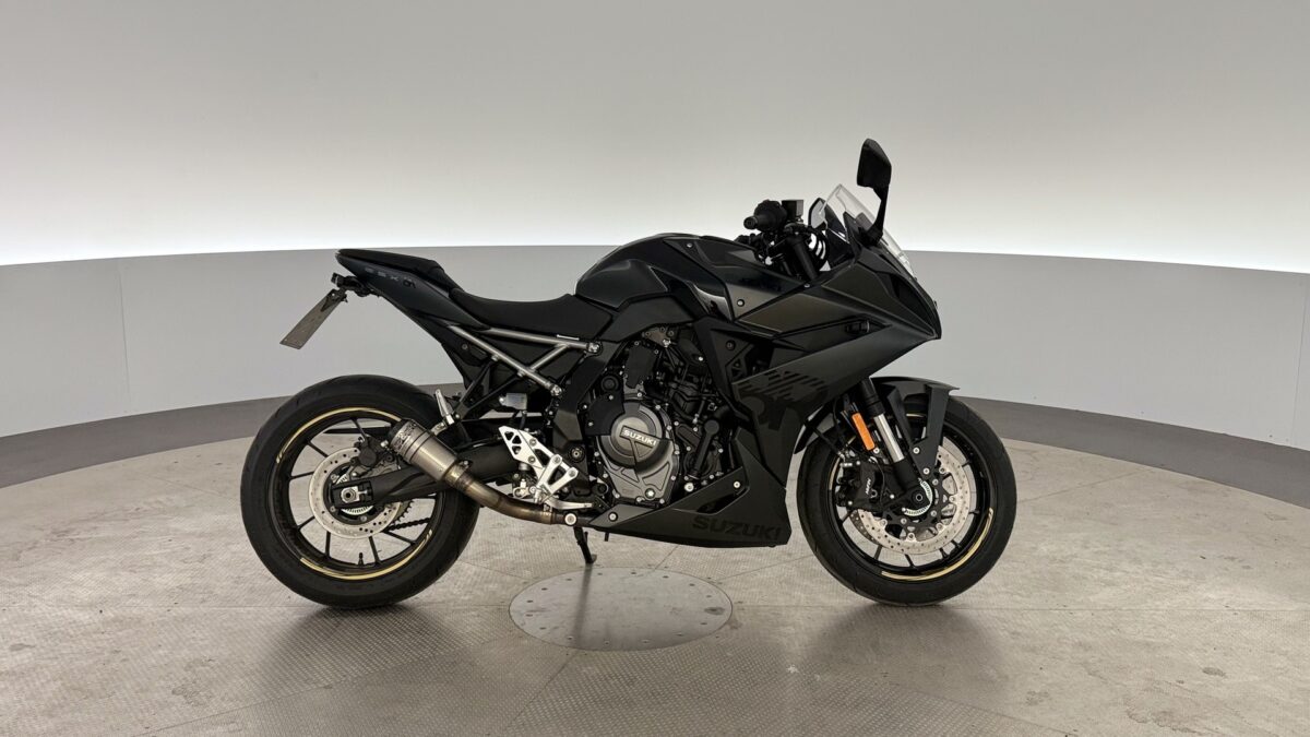 SUZUKI GSX 8R - Meiltä uutena myyty - Tehdastakuu
