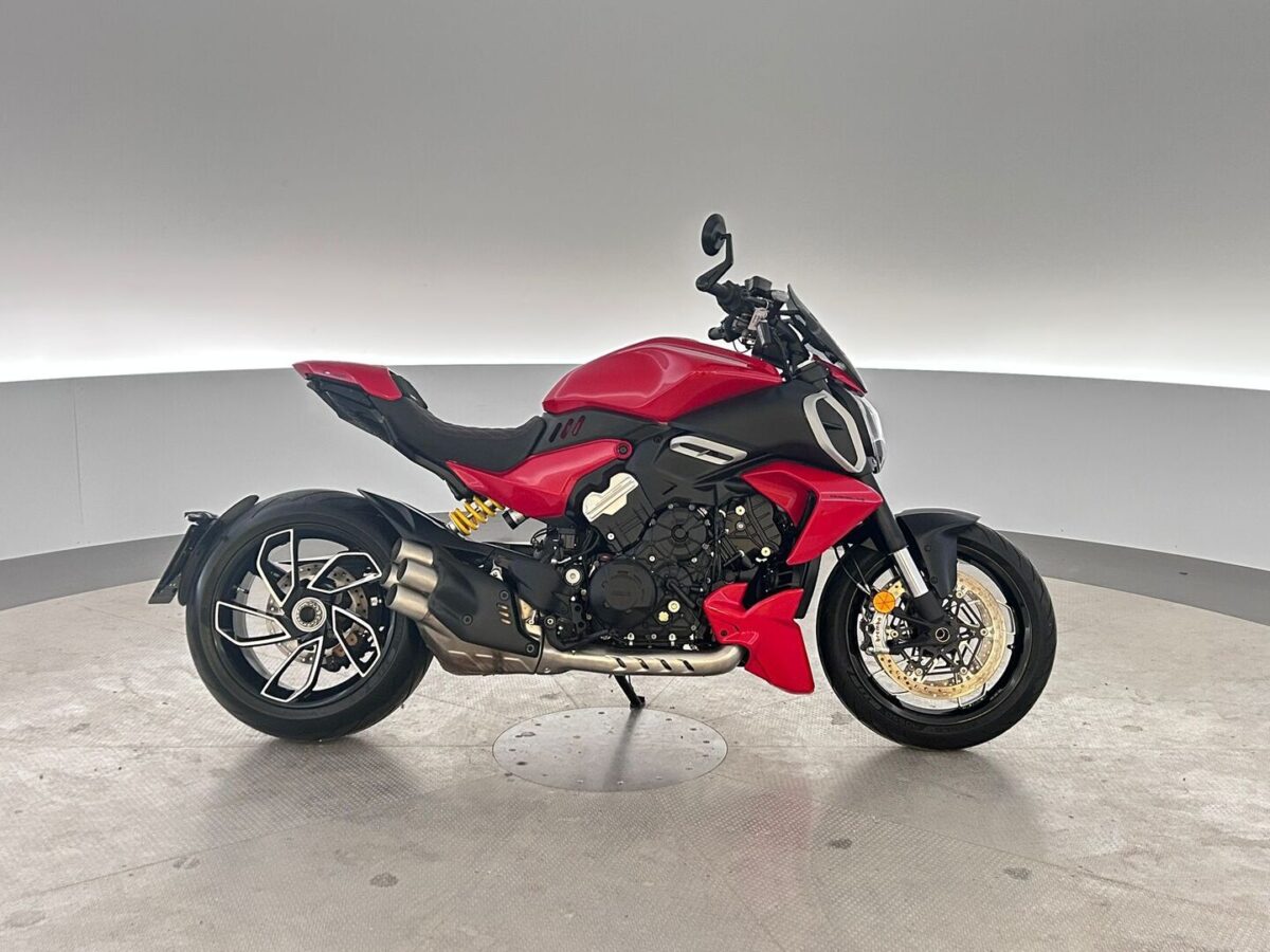DUCATI DIAVEL V4 | Merkkihistoria | Yksi aiempi omistaja - ILMAINEN KOTIINKULJETUS! -
