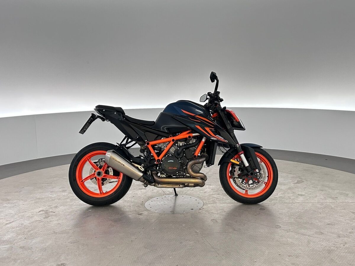 KTM 1290 Super Duke R | Tech pack | Shifteri | Luovutetaan huollettuna - ILMAINEN KOTIINKULJETUS! -