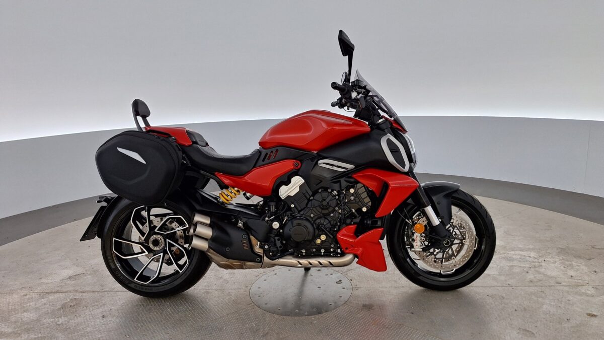 Ducati DIAVEL V4 | Ducati sivulaukut |  Quick Shift | Power Launch | Full LED | Touring Pack - Korko 2