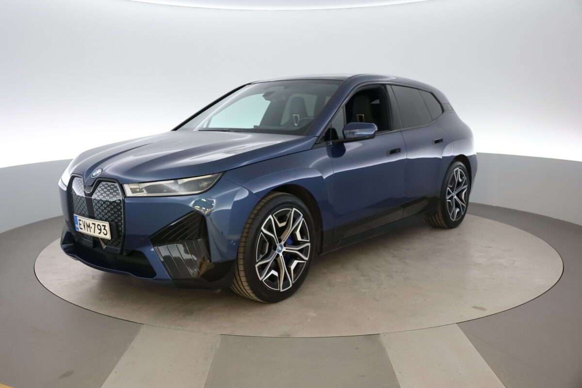 BMW iX xDrive40 | Sky Lounge | Laserlight | Harman&Kardon | SOH 98% - Korko alk. 2