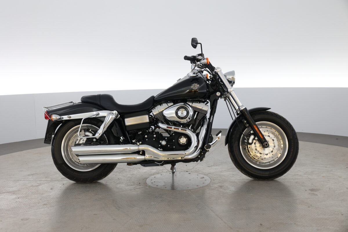 Harley-Davidson DYNA FXDF Dyna Fat Bob | Kaksiomisteinen Suomipyörä | Nahkainen sivulaukku - Korko alk. 2