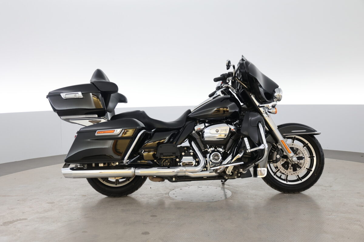 Harley-Davidson TOURING FLHTP Police Electra Glide | Suomipyörä | Täydellinen merkkihistoria | Sivu ja takalaukut | Vakkari - Korko alk. 2