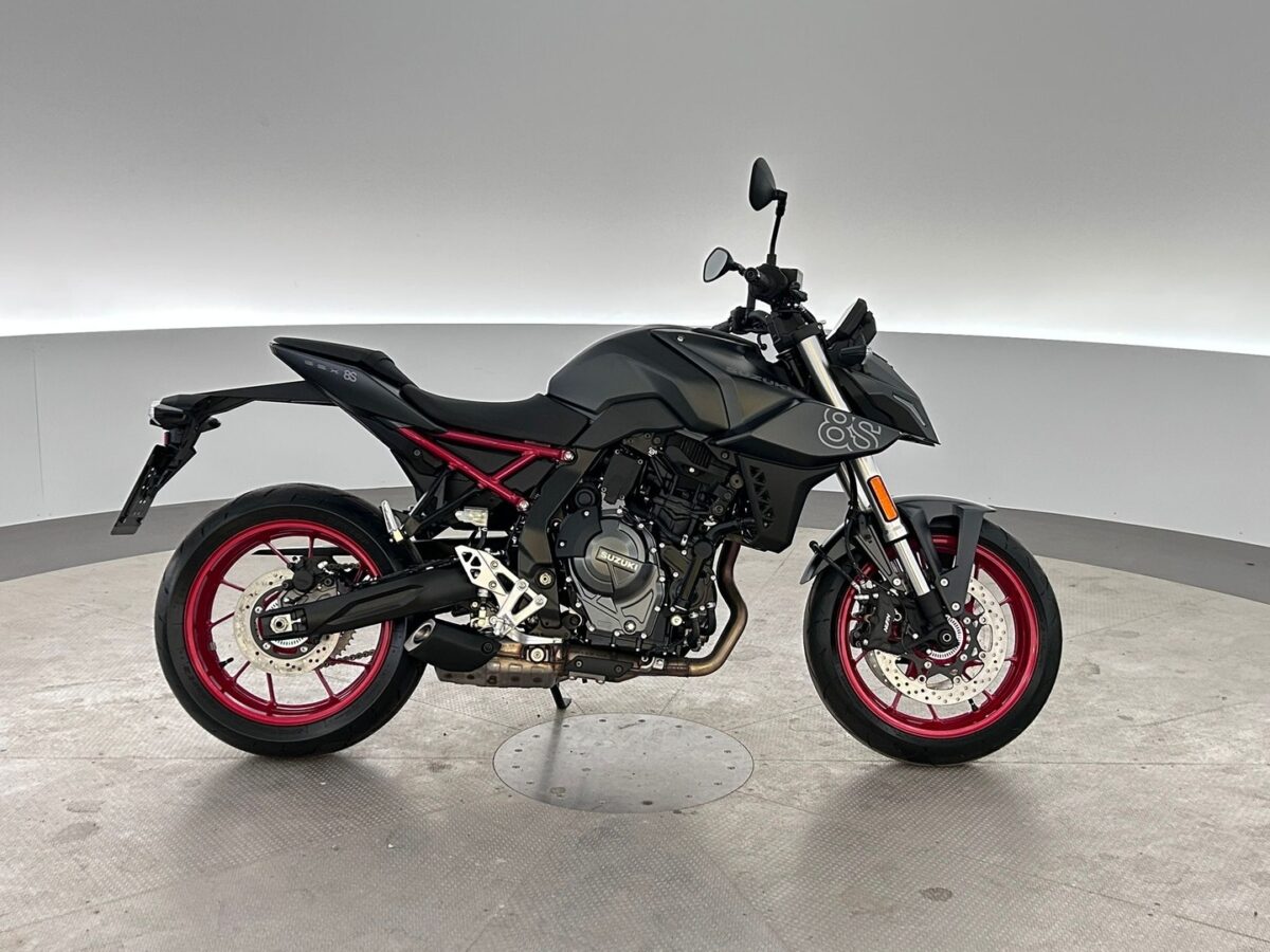 SUZUKI GSX-8S | Kampanjahinta | Uusi ajamaton | Toimitus ympäri Suomea