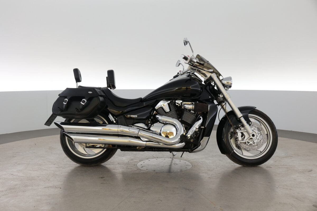 Suzuki INTRUDER M1800R | Korko alkaen 0% | Nahkaiset sivulaukut - ILMAINEN KOTIINKULJETUS! -